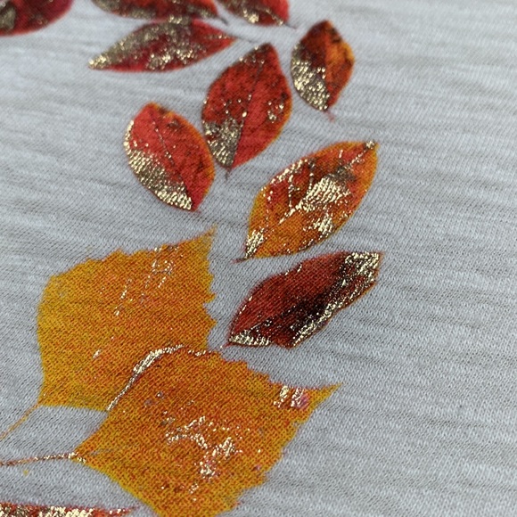 Old Navy Fall Heart Graphic Tee ๐ Oatmeal - Picture 8 of 12